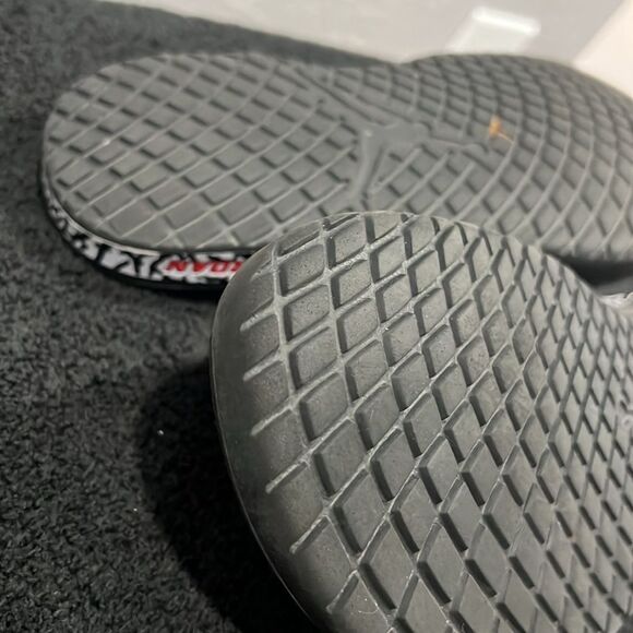 🔥🏀 Nike AIR JORDAN Hydro 3 Retro Slides Black/Cement/Red Men Sz 10 - EXCELLENT - Picture 10 of 13